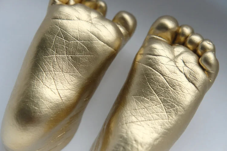 Cerora El Ele Anı Heykel Kiti