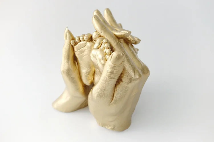 Cerora El Ele Anı Heykel Kiti