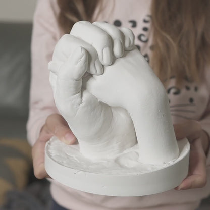 Cerora El Ele Anı Heykel Kiti